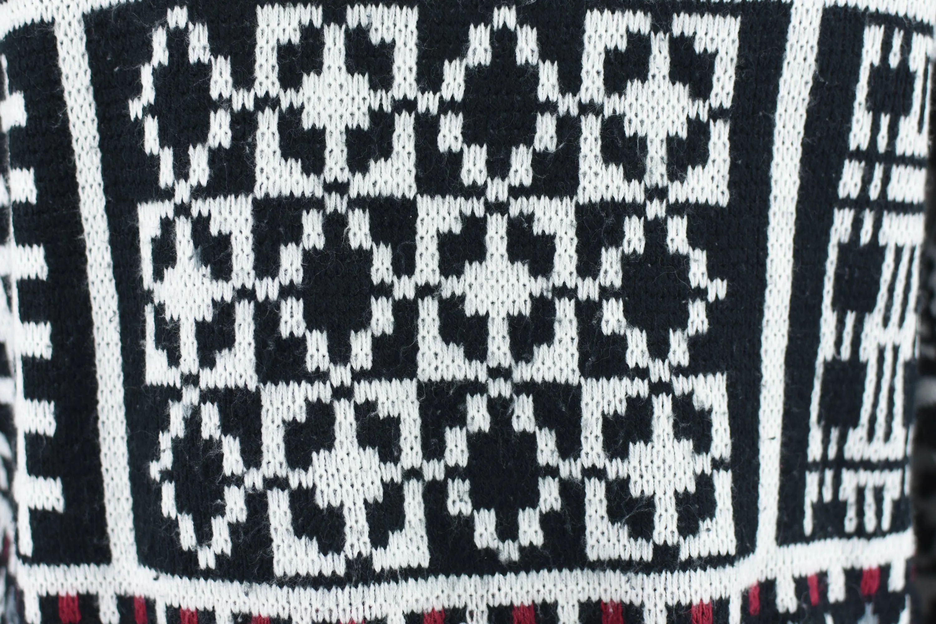 90s Black & White Geometric Sweater Men's Extra Large