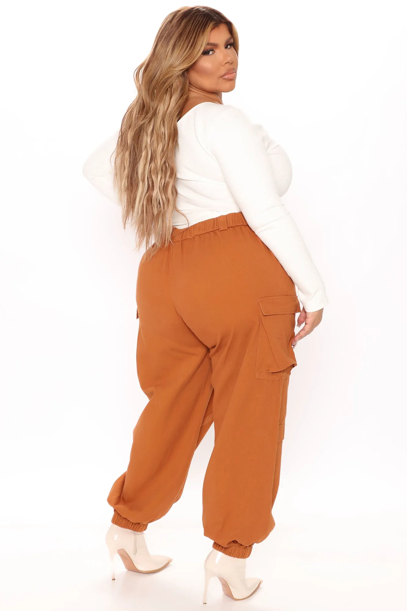 Amelia Oversized Cargo Pants - Cognac