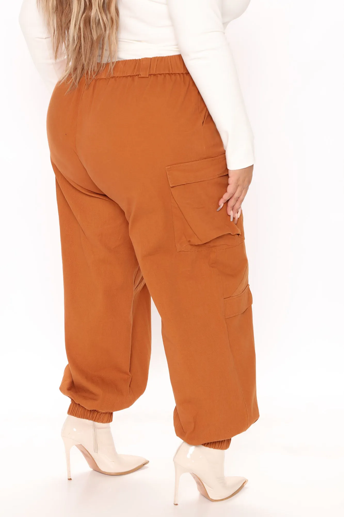 Amelia Oversized Cargo Pants - Cognac