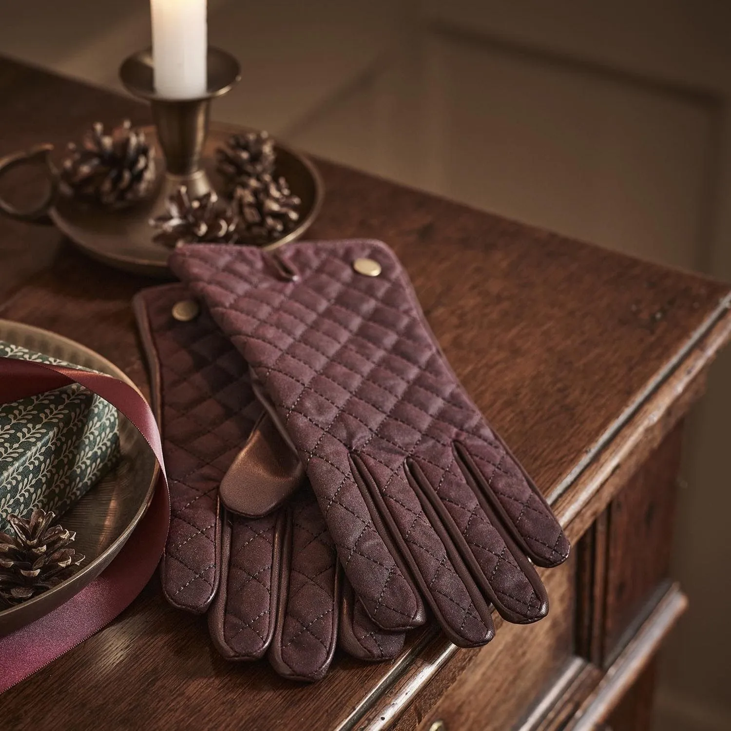 Barbour Women's Scarlet Gloves in Cabernet