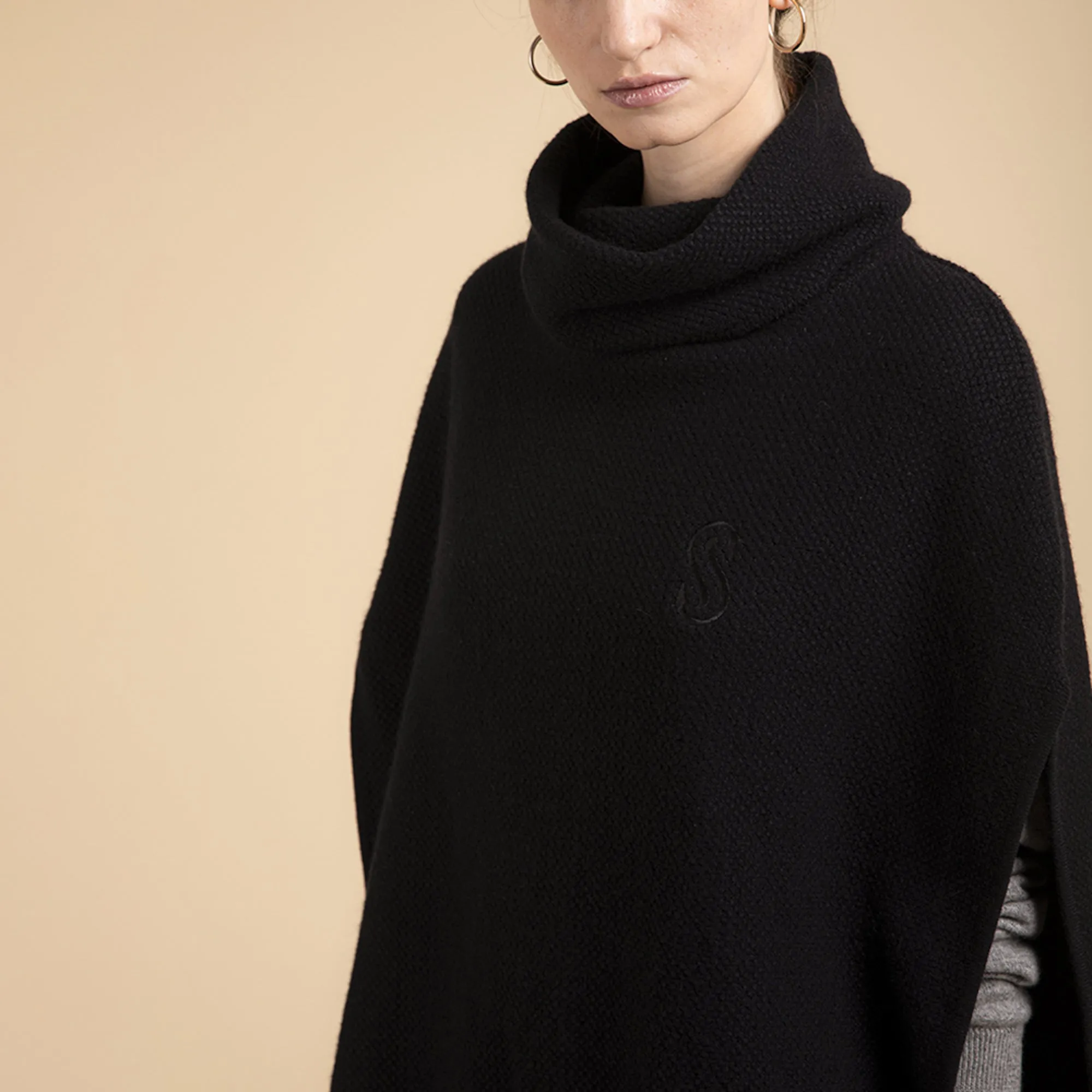 Black cashmere poncho Woman