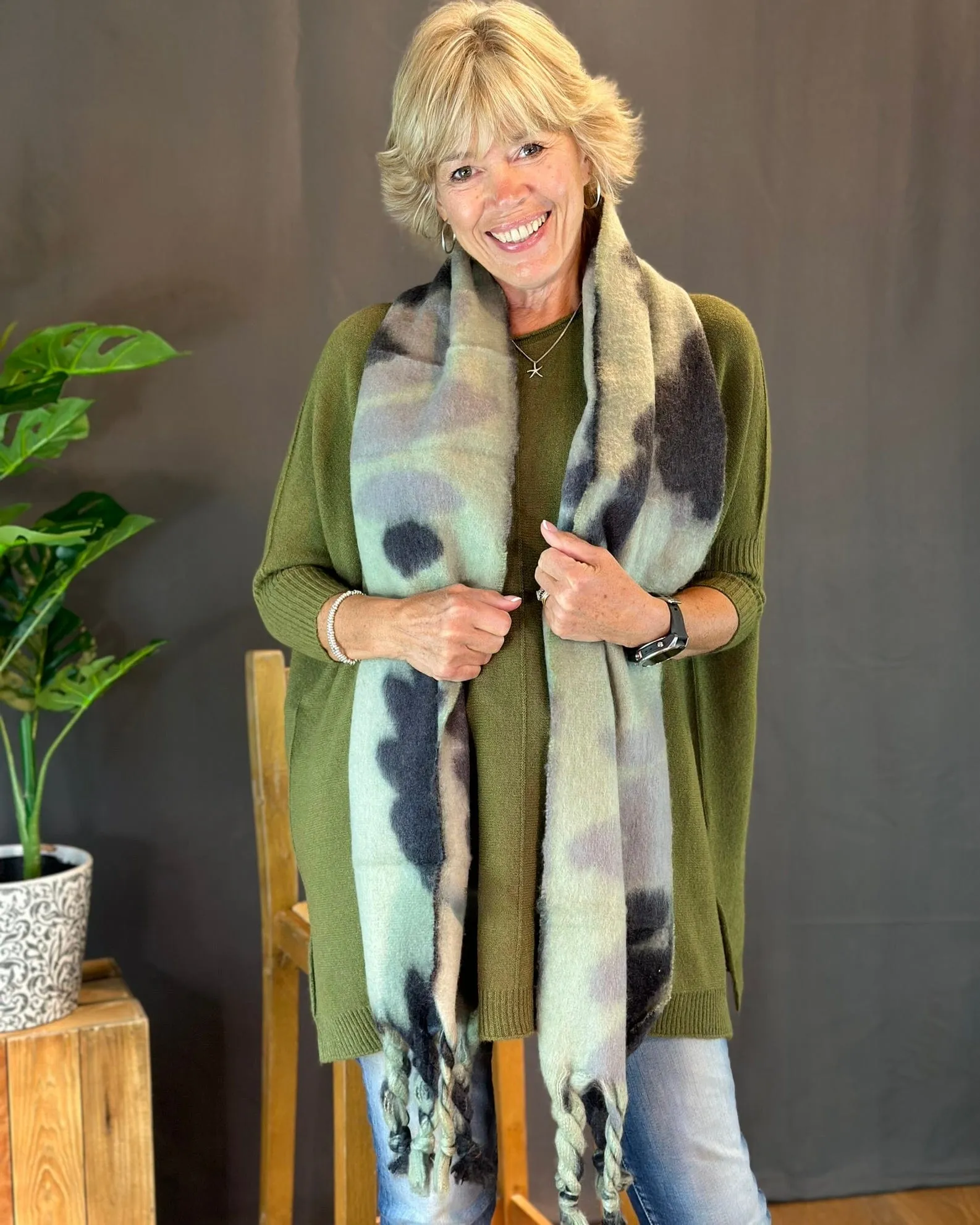 Cosy Winter Foliage Scarf - Pale Green