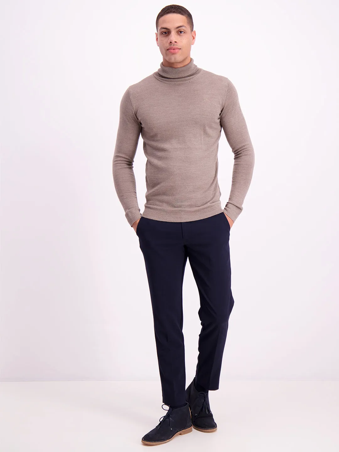 Lindbergh Men Grey Solid Sweater