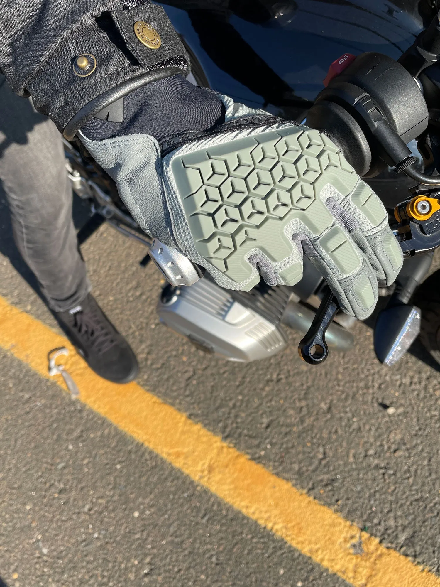 REVIT Caliber Gloves